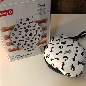 Dash Dog Treat Maker with Black Paw & Bone Print New Open Box